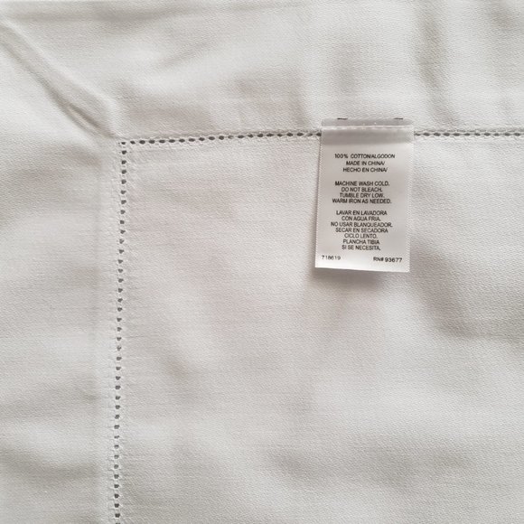 Set of 4 White Cotton Hemstitched Place Mats, New Without Tags - Picture 2 of 4